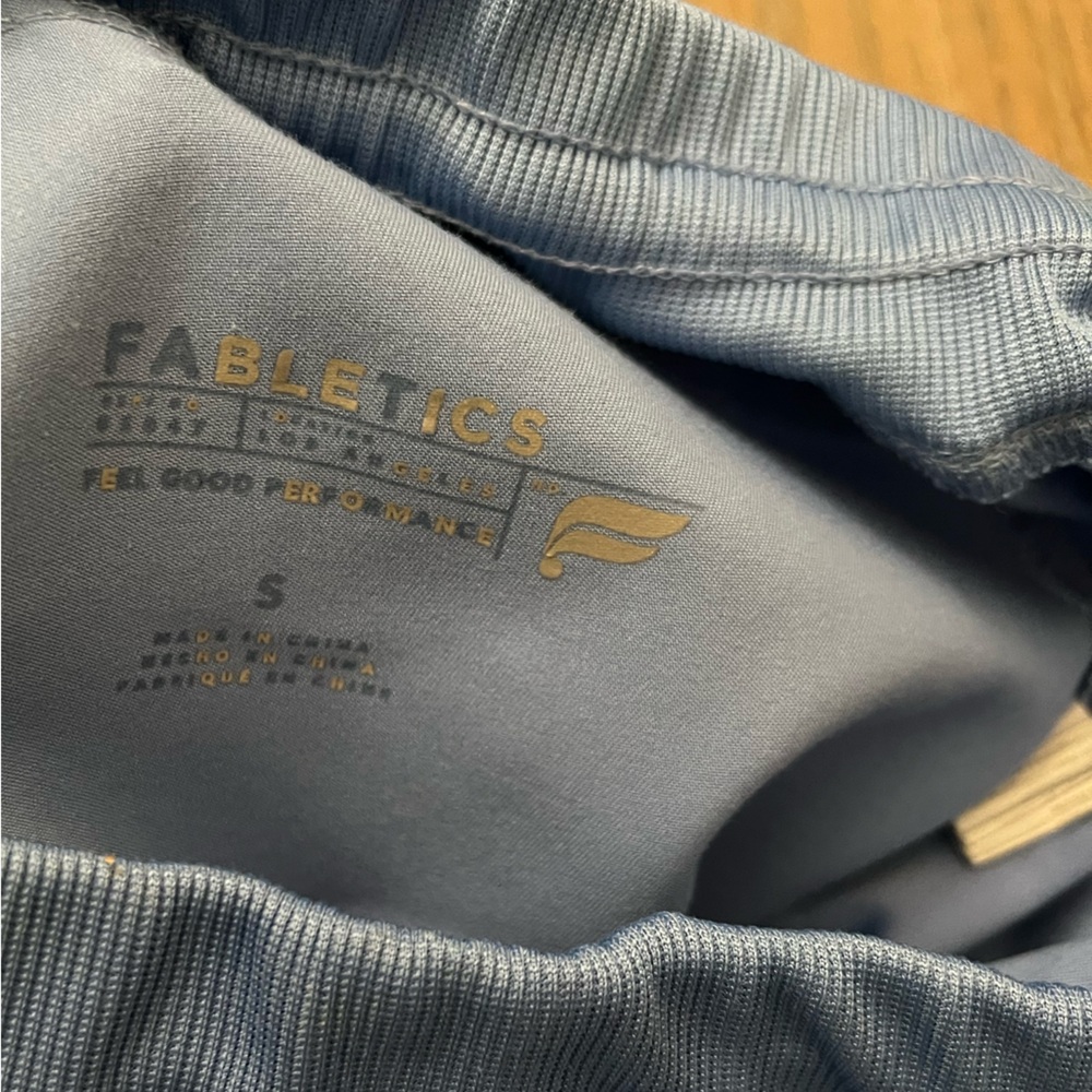 Blue Fabletics Scrub Set - Picture 7 of 9